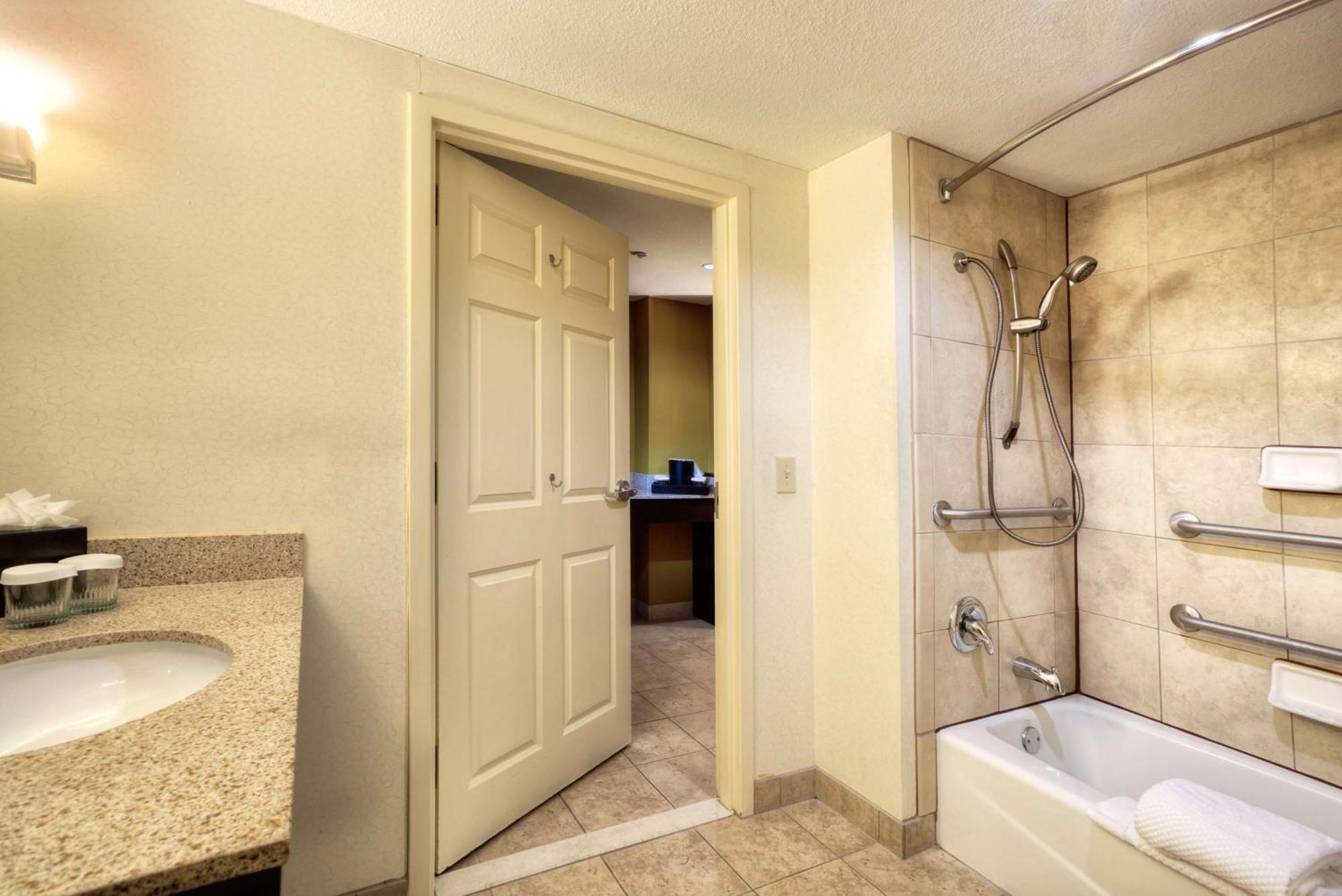Embassy Suites By Hilton Laredo Exteriör bild